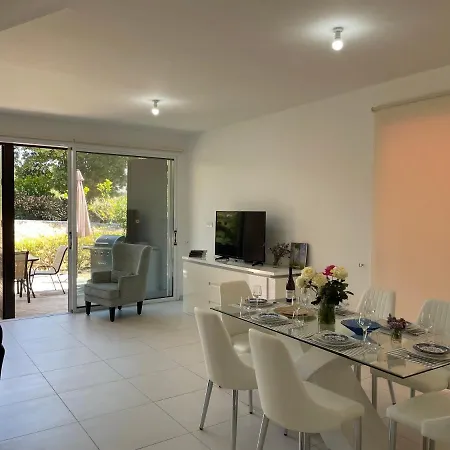 度假居 Cosy Holiday House With Fantastic Communal Pools