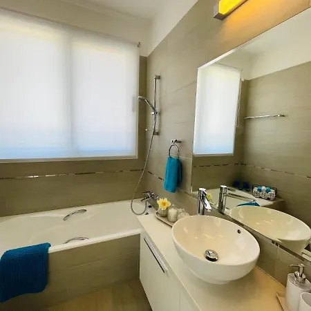 度假居 Cosy Holiday House With Fantastic Communal Pools